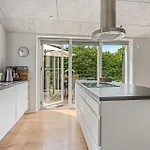 Дом отдыха Five-bedroom In Хадерслев
